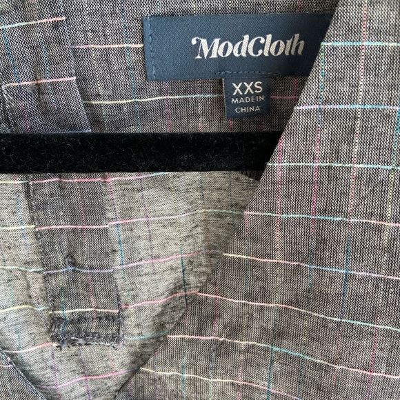 ModCloth unique scalloped sleeveless top - Picture 6 of 6